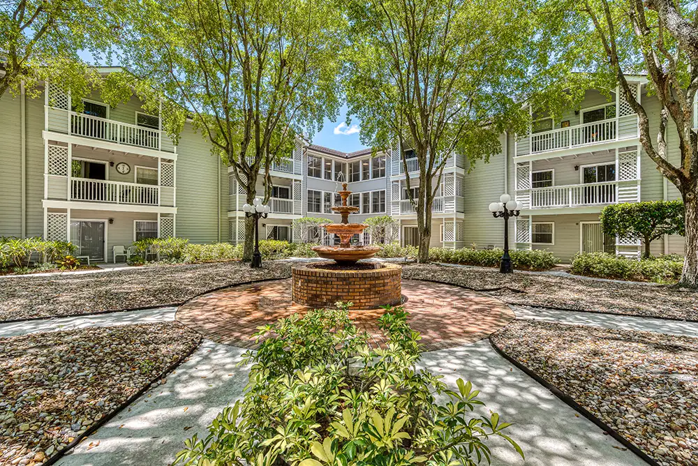 PSLLantana-HOME-Discover Dining area of an apartment at Healdsburg